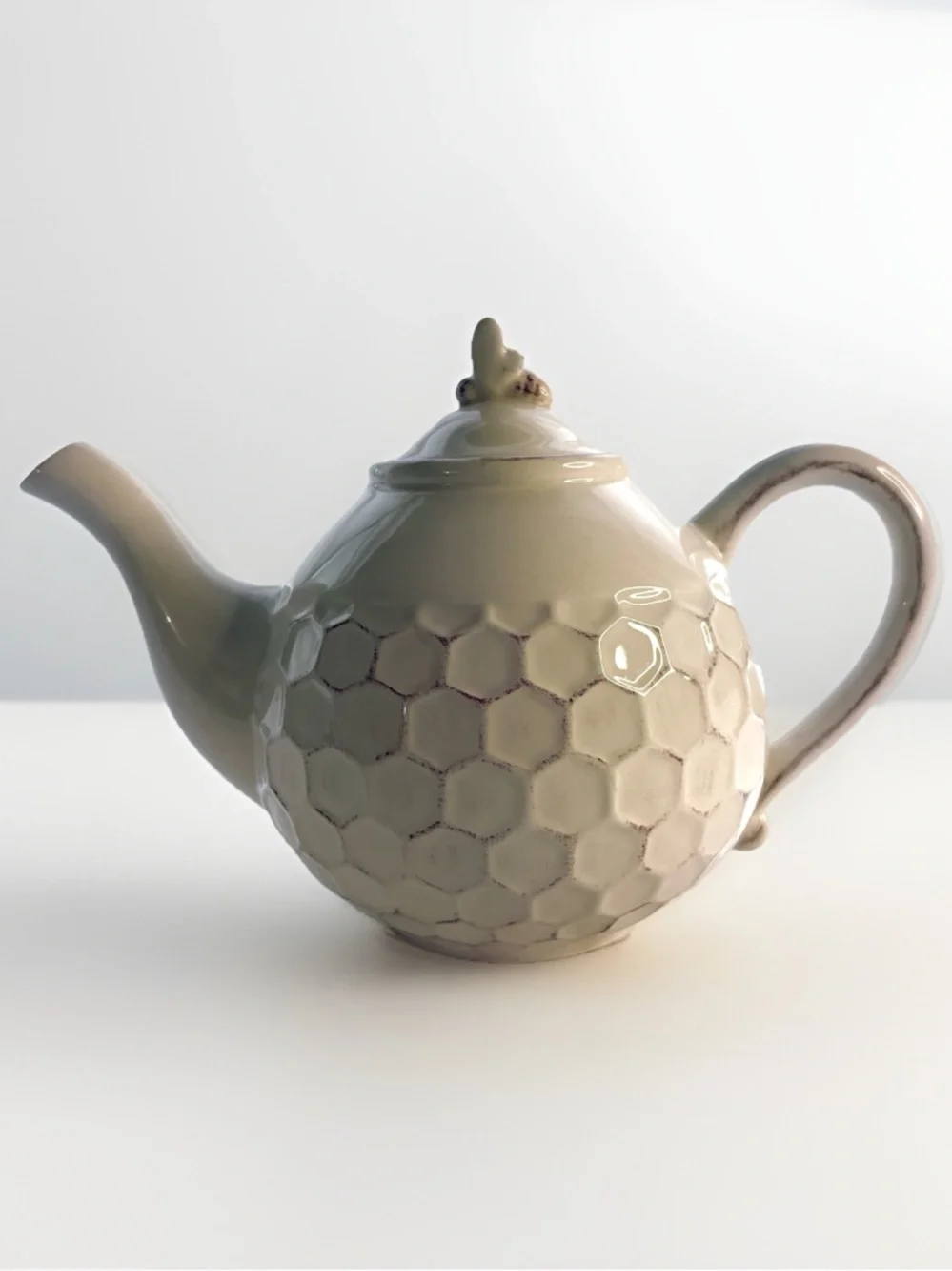 Demdaco Silvestri Hand Painted Teapot Honey Bee Bumblebee Rustic Honeycomb w Lid